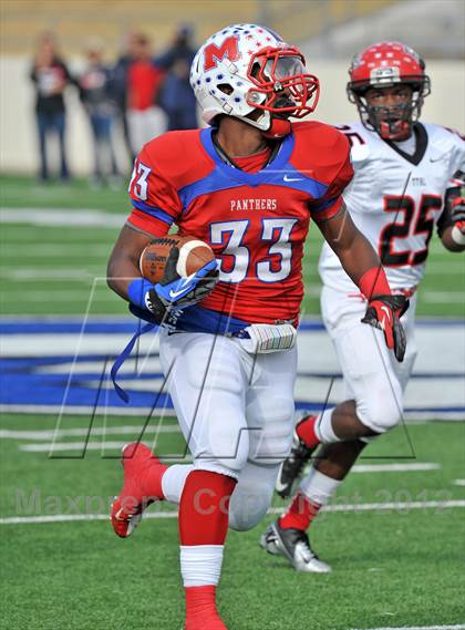 Thumbnail 2 in Midway vs. Cedar Hill (UIL 5A Division 2 Region1 Final) photogallery.