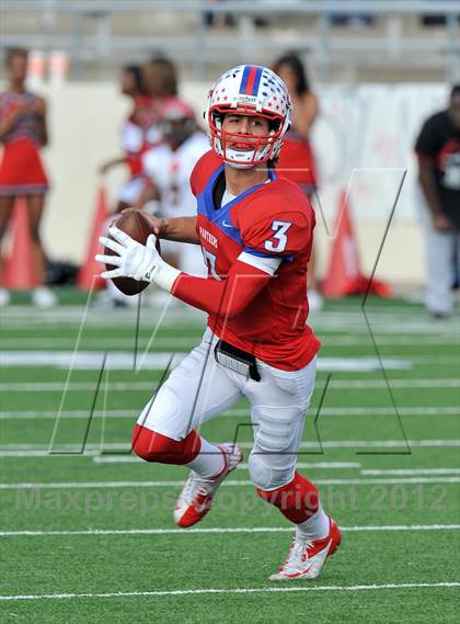 Thumbnail 2 in Midway vs. Cedar Hill (UIL 5A Division 2 Region1 Final) photogallery.
