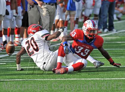 Thumbnail 2 in Midway vs. Cedar Hill (UIL 5A Division 2 Region1 Final) photogallery.