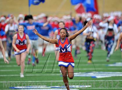 Thumbnail 2 in Midway vs. Cedar Hill (UIL 5A Division 2 Region1 Final) photogallery.