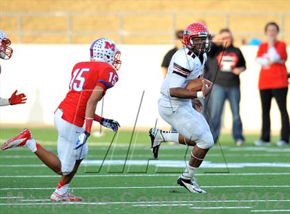 Thumbnail 3 in Midway vs. Cedar Hill (UIL 5A Division 2 Region1 Final) photogallery.
