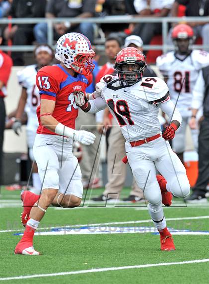 Thumbnail 1 in Midway vs. Cedar Hill (UIL 5A Division 2 Region1 Final) photogallery.