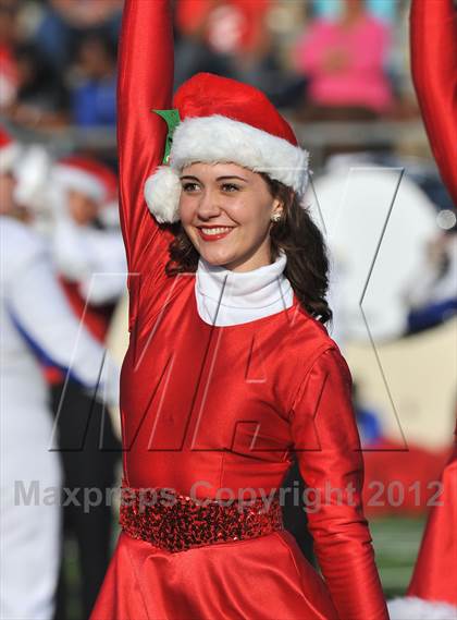 Thumbnail 1 in Midway vs. Cedar Hill (UIL 5A Division 2 Region1 Final) photogallery.