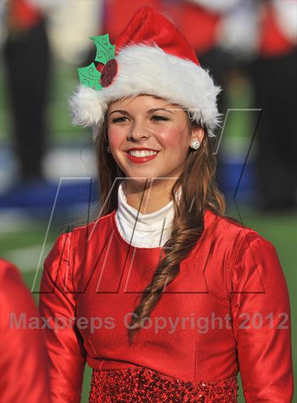 Thumbnail 2 in Midway vs. Cedar Hill (UIL 5A Division 2 Region1 Final) photogallery.