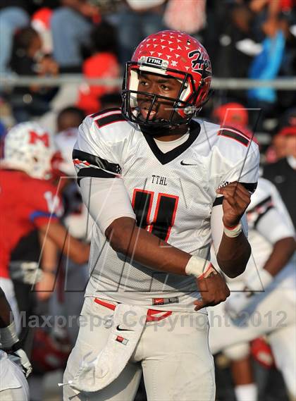 Thumbnail 1 in Midway vs. Cedar Hill (UIL 5A Division 2 Region1 Final) photogallery.