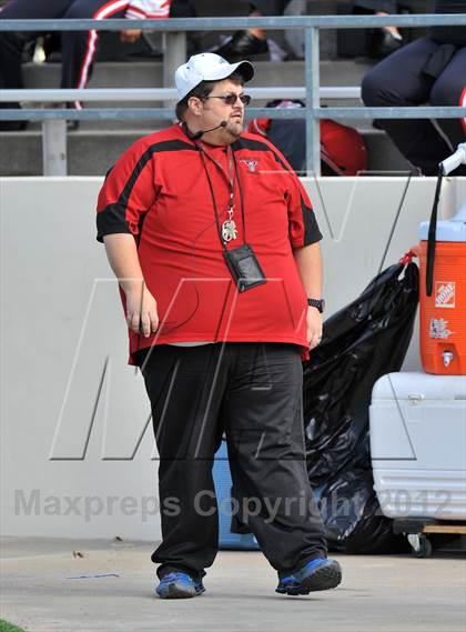 Thumbnail 2 in Midway vs. Cedar Hill (UIL 5A Division 2 Region1 Final) photogallery.
