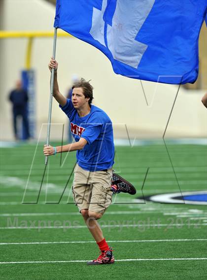 Thumbnail 2 in Midway vs. Cedar Hill (UIL 5A Division 2 Region1 Final) photogallery.