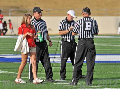 Thumbnail 1 in Midway vs. Cedar Hill (UIL 5A Division 2 Region1 Final) photogallery.