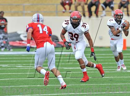 Thumbnail 1 in Midway vs. Cedar Hill (UIL 5A Division 2 Region1 Final) photogallery.