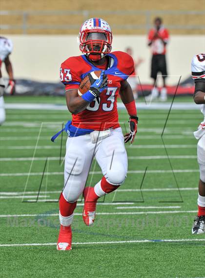 Thumbnail 1 in Midway vs. Cedar Hill (UIL 5A Division 2 Region1 Final) photogallery.