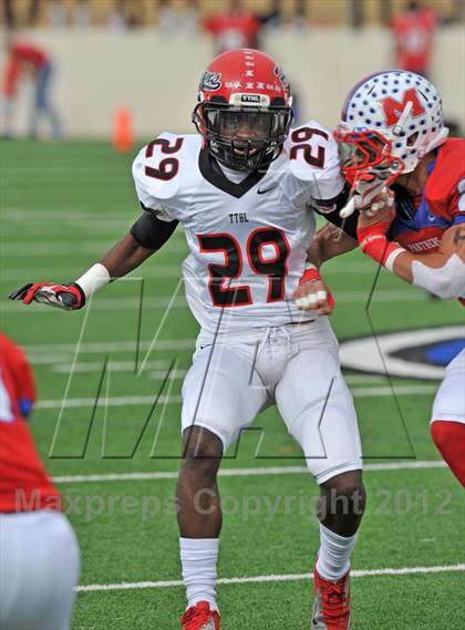 Thumbnail 1 in Midway vs. Cedar Hill (UIL 5A Division 2 Region1 Final) photogallery.