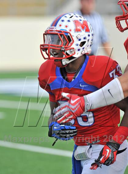 Thumbnail 3 in Midway vs. Cedar Hill (UIL 5A Division 2 Region1 Final) photogallery.