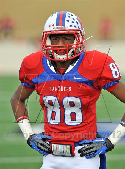 Thumbnail 1 in Midway vs. Cedar Hill (UIL 5A Division 2 Region1 Final) photogallery.