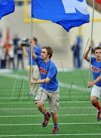Thumbnail 3 in Midway vs. Cedar Hill (UIL 5A Division 2 Region1 Final) photogallery.