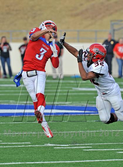 Thumbnail 3 in Midway vs. Cedar Hill (UIL 5A Division 2 Region1 Final) photogallery.
