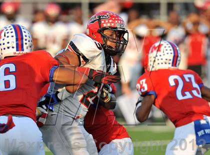 Thumbnail 1 in Midway vs. Cedar Hill (UIL 5A Division 2 Region1 Final) photogallery.