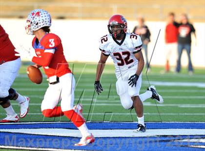 Thumbnail 1 in Midway vs. Cedar Hill (UIL 5A Division 2 Region1 Final) photogallery.
