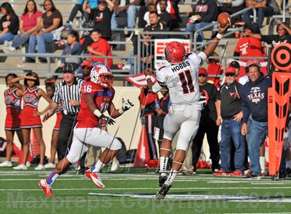 Thumbnail 2 in Midway vs. Cedar Hill (UIL 5A Division 2 Region1 Final) photogallery.