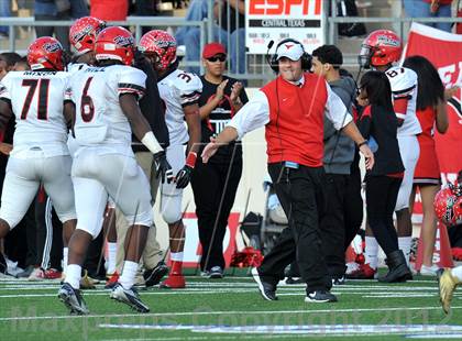 Thumbnail 3 in Midway vs. Cedar Hill (UIL 5A Division 2 Region1 Final) photogallery.