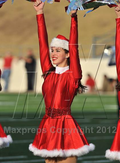 Thumbnail 1 in Midway vs. Cedar Hill (UIL 5A Division 2 Region1 Final) photogallery.