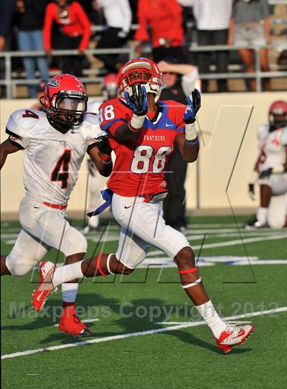 Thumbnail 3 in Midway vs. Cedar Hill (UIL 5A Division 2 Region1 Final) photogallery.