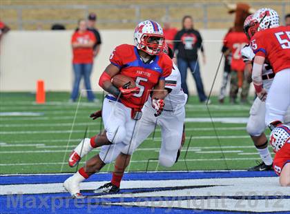 Thumbnail 1 in Midway vs. Cedar Hill (UIL 5A Division 2 Region1 Final) photogallery.