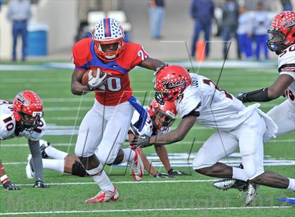 Thumbnail 1 in Midway vs. Cedar Hill (UIL 5A Division 2 Region1 Final) photogallery.