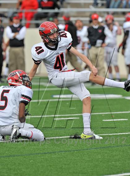 Thumbnail 3 in Midway vs. Cedar Hill (UIL 5A Division 2 Region1 Final) photogallery.