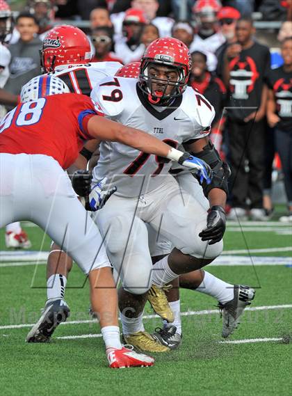 Thumbnail 3 in Midway vs. Cedar Hill (UIL 5A Division 2 Region1 Final) photogallery.