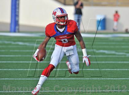 Thumbnail 3 in Midway vs. Cedar Hill (UIL 5A Division 2 Region1 Final) photogallery.