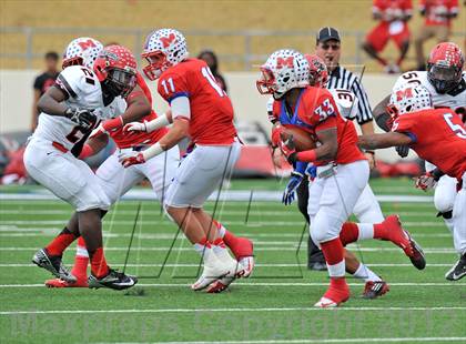 Thumbnail 3 in Midway vs. Cedar Hill (UIL 5A Division 2 Region1 Final) photogallery.