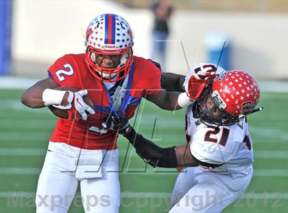 Thumbnail 1 in Midway vs. Cedar Hill (UIL 5A Division 2 Region1 Final) photogallery.