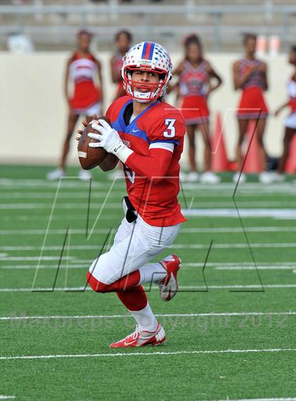 Thumbnail 3 in Midway vs. Cedar Hill (UIL 5A Division 2 Region1 Final) photogallery.