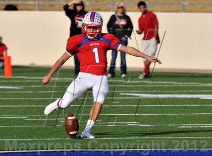 Thumbnail 3 in Midway vs. Cedar Hill (UIL 5A Division 2 Region1 Final) photogallery.