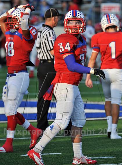 Thumbnail 2 in Midway vs. Cedar Hill (UIL 5A Division 2 Region1 Final) photogallery.