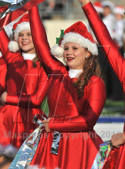 Thumbnail 2 in Midway vs. Cedar Hill (UIL 5A Division 2 Region1 Final) photogallery.