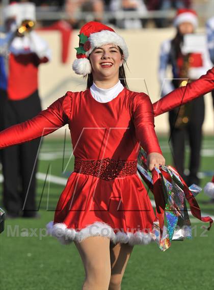 Thumbnail 1 in Midway vs. Cedar Hill (UIL 5A Division 2 Region1 Final) photogallery.