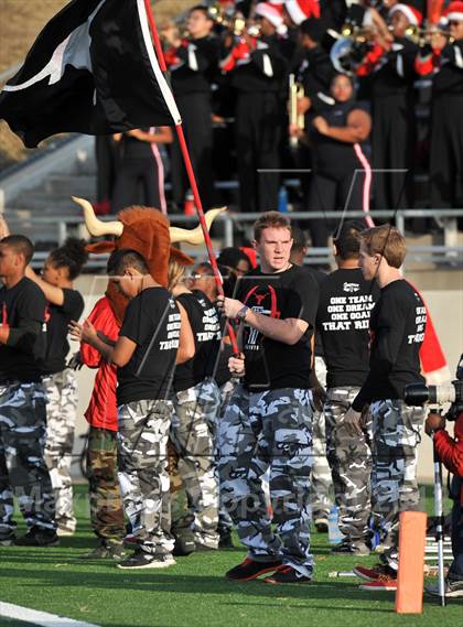Thumbnail 2 in Midway vs. Cedar Hill (UIL 5A Division 2 Region1 Final) photogallery.