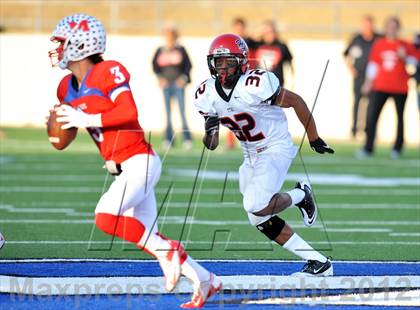 Thumbnail 3 in Midway vs. Cedar Hill (UIL 5A Division 2 Region1 Final) photogallery.