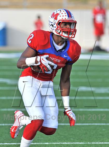 Thumbnail 2 in Midway vs. Cedar Hill (UIL 5A Division 2 Region1 Final) photogallery.