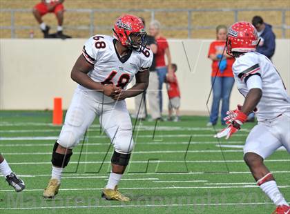 Thumbnail 3 in Midway vs. Cedar Hill (UIL 5A Division 2 Region1 Final) photogallery.