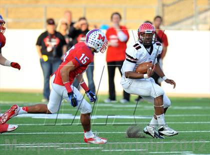 Thumbnail 1 in Midway vs. Cedar Hill (UIL 5A Division 2 Region1 Final) photogallery.