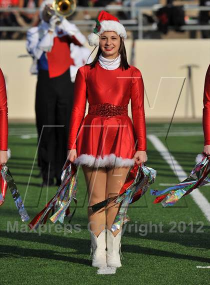 Thumbnail 3 in Midway vs. Cedar Hill (UIL 5A Division 2 Region1 Final) photogallery.