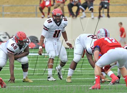 Thumbnail 2 in Midway vs. Cedar Hill (UIL 5A Division 2 Region1 Final) photogallery.