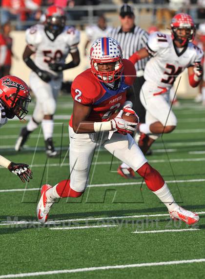 Thumbnail 3 in Midway vs. Cedar Hill (UIL 5A Division 2 Region1 Final) photogallery.