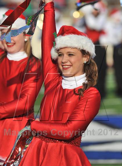 Thumbnail 1 in Midway vs. Cedar Hill (UIL 5A Division 2 Region1 Final) photogallery.