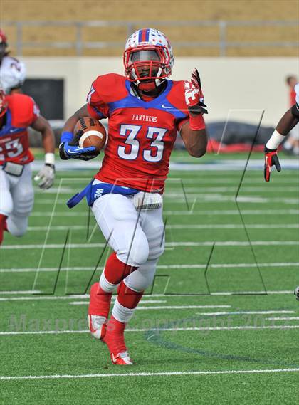 Thumbnail 3 in Midway vs. Cedar Hill (UIL 5A Division 2 Region1 Final) photogallery.