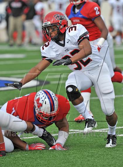 Thumbnail 3 in Midway vs. Cedar Hill (UIL 5A Division 2 Region1 Final) photogallery.