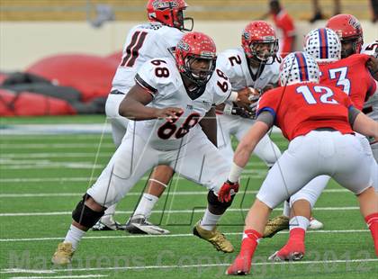Thumbnail 3 in Midway vs. Cedar Hill (UIL 5A Division 2 Region1 Final) photogallery.