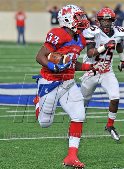 Thumbnail 1 in Midway vs. Cedar Hill (UIL 5A Division 2 Region1 Final) photogallery.